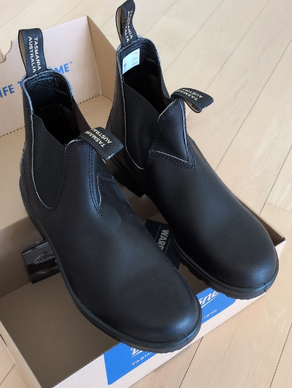 New In Box Black Blundstone Boots